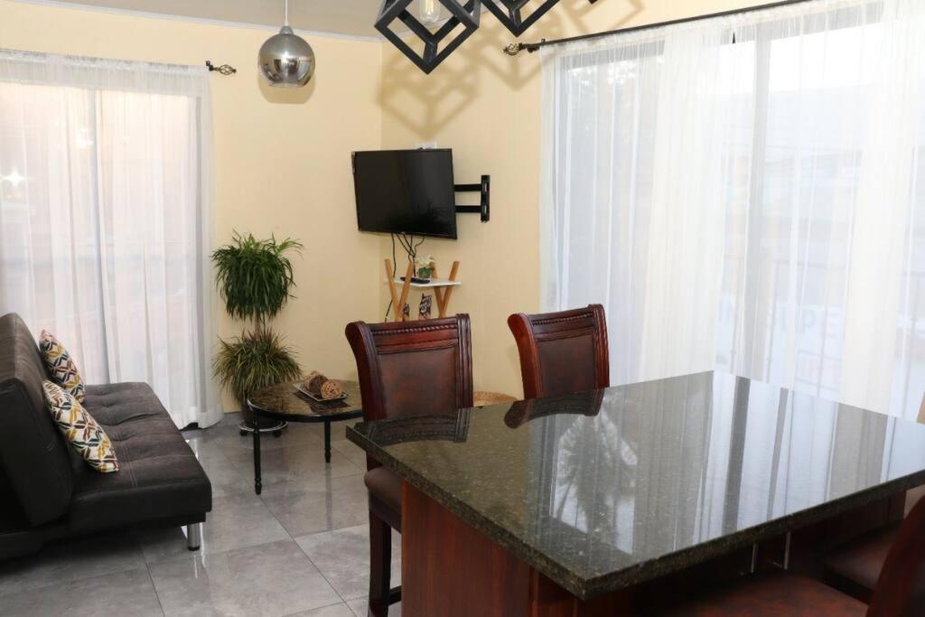 Airport Sjo Residence - Edward & Familia Inn Río Segundo Extérieur photo